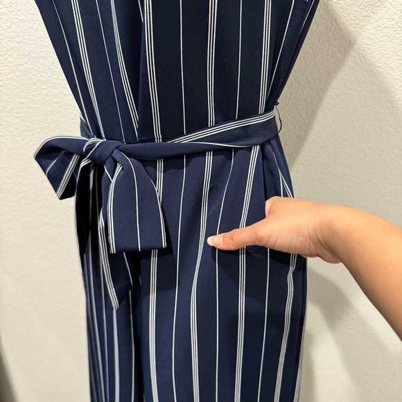 KARL LAGERFELD Navy Blue PinStriped Cropped Wide Leg
Belted Jumpsuit Size 6 - Picture 4 of 10